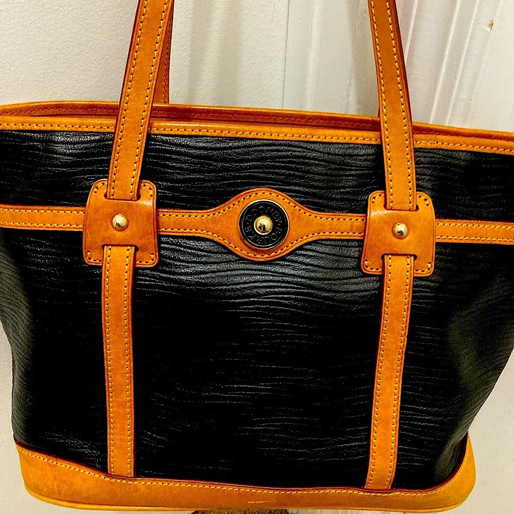 DOONEY N BOURKE RARE WAVY LEATHER TOTE.